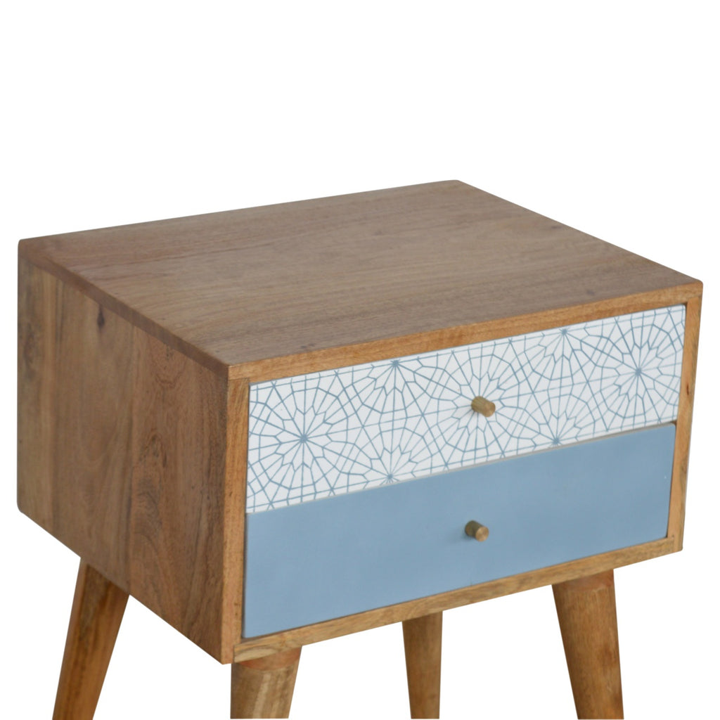 Table de chevet bleu à motifs