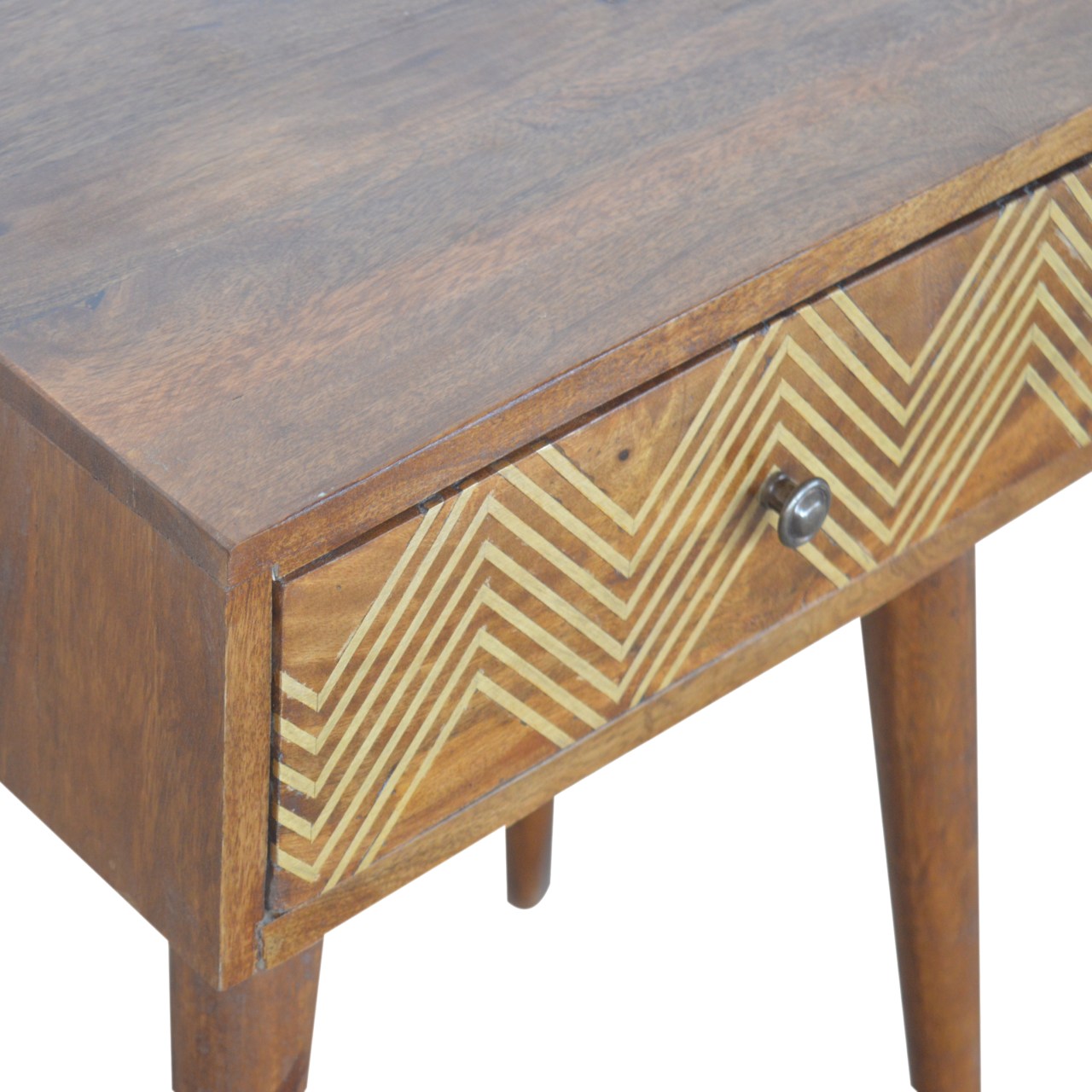 Table de chevet laiton marqueté chevron