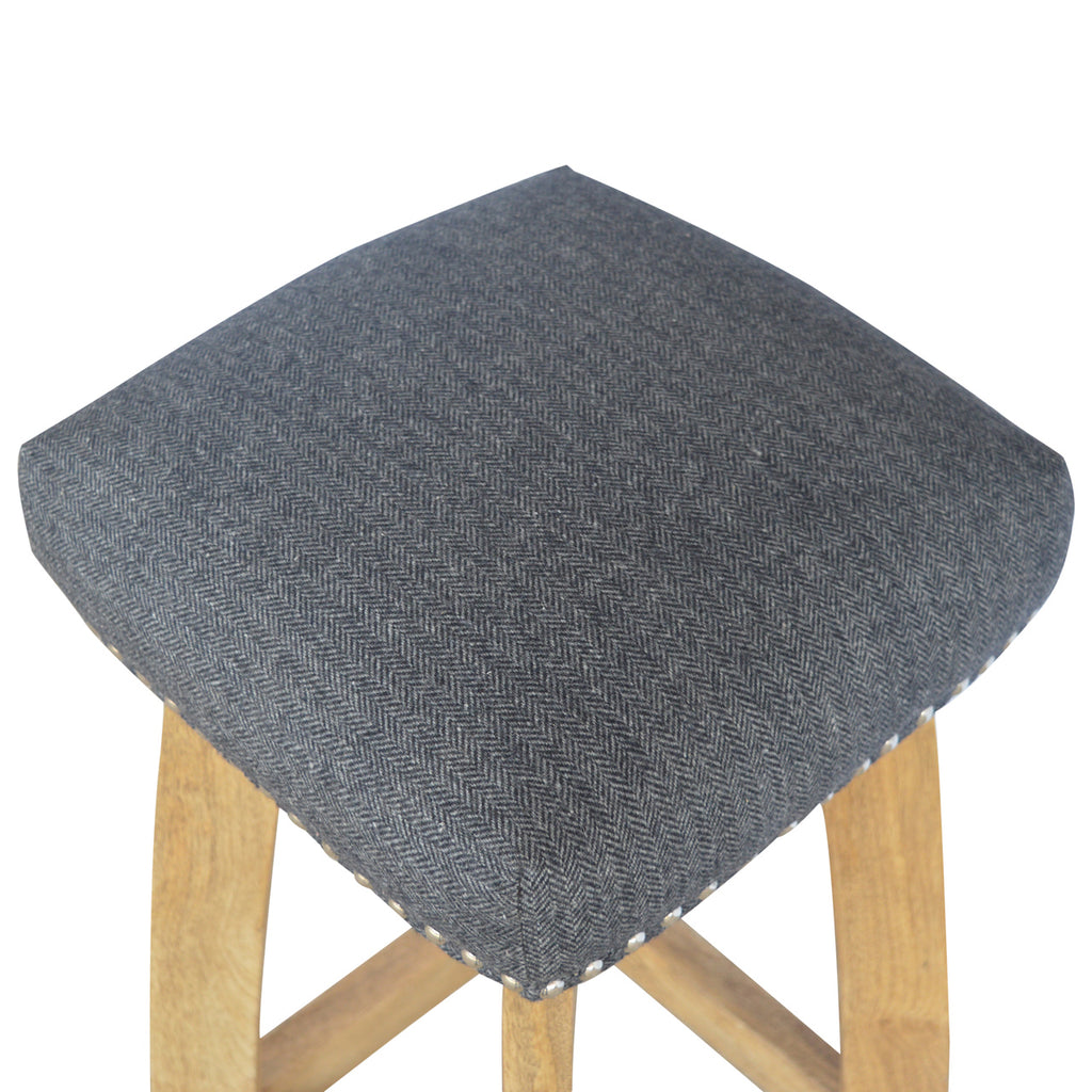 Tabouret noir tweed clouté